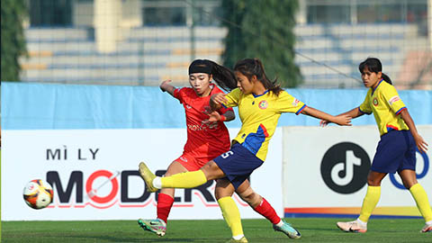Simone Inzaghi celebrating with his Inter Milan players after beating Barcelona.